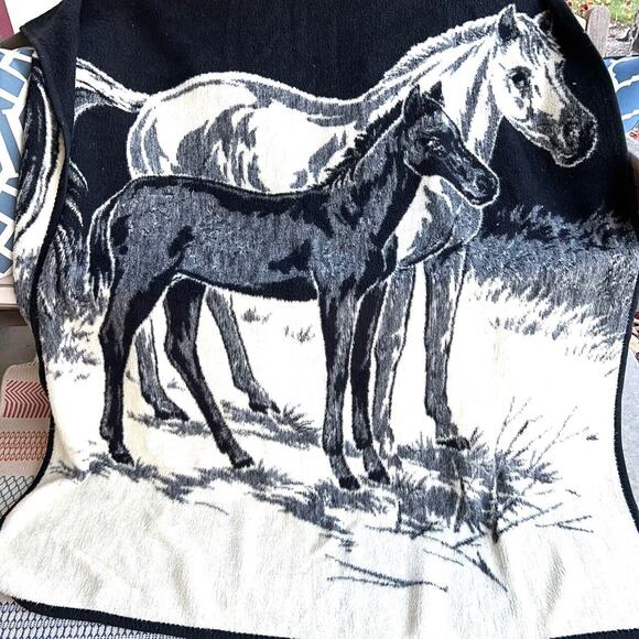 VTG Crown Crafts Vuteks Vukovar Horses Reversible Blanket Yugoslavia - Picture 1 of 7